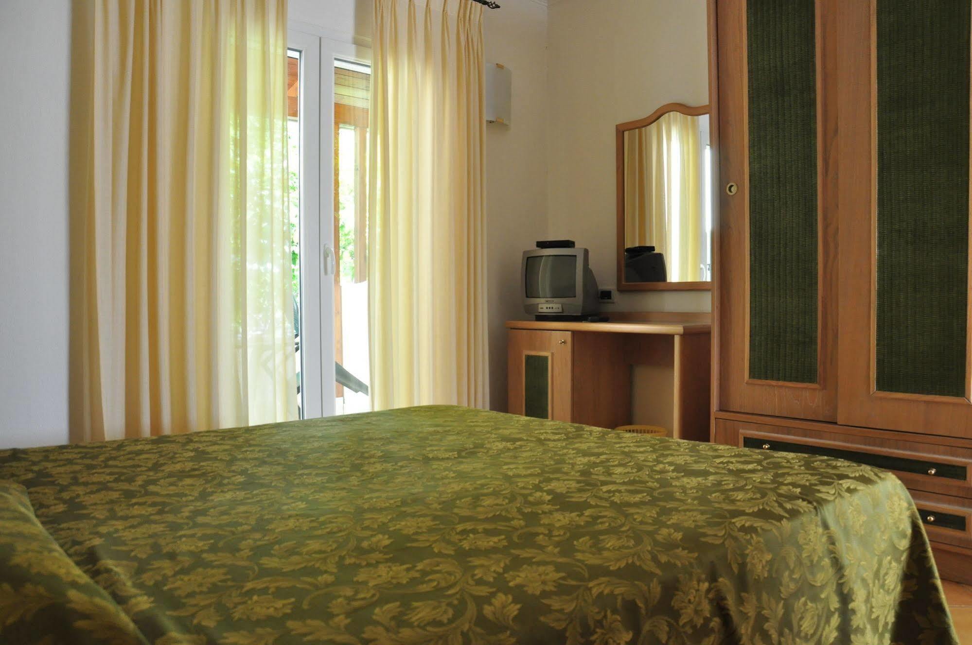 Hotel La Marticana Искья Экстерьер фото