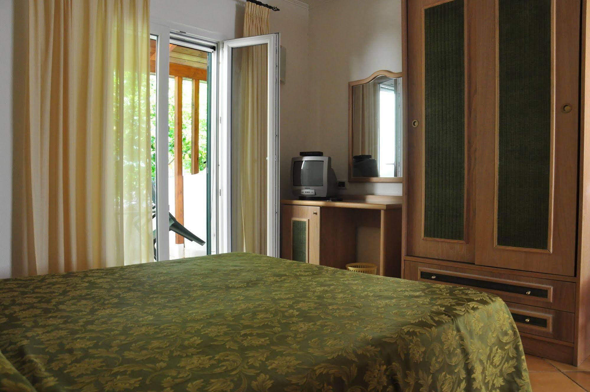Hotel La Marticana Искья Экстерьер фото