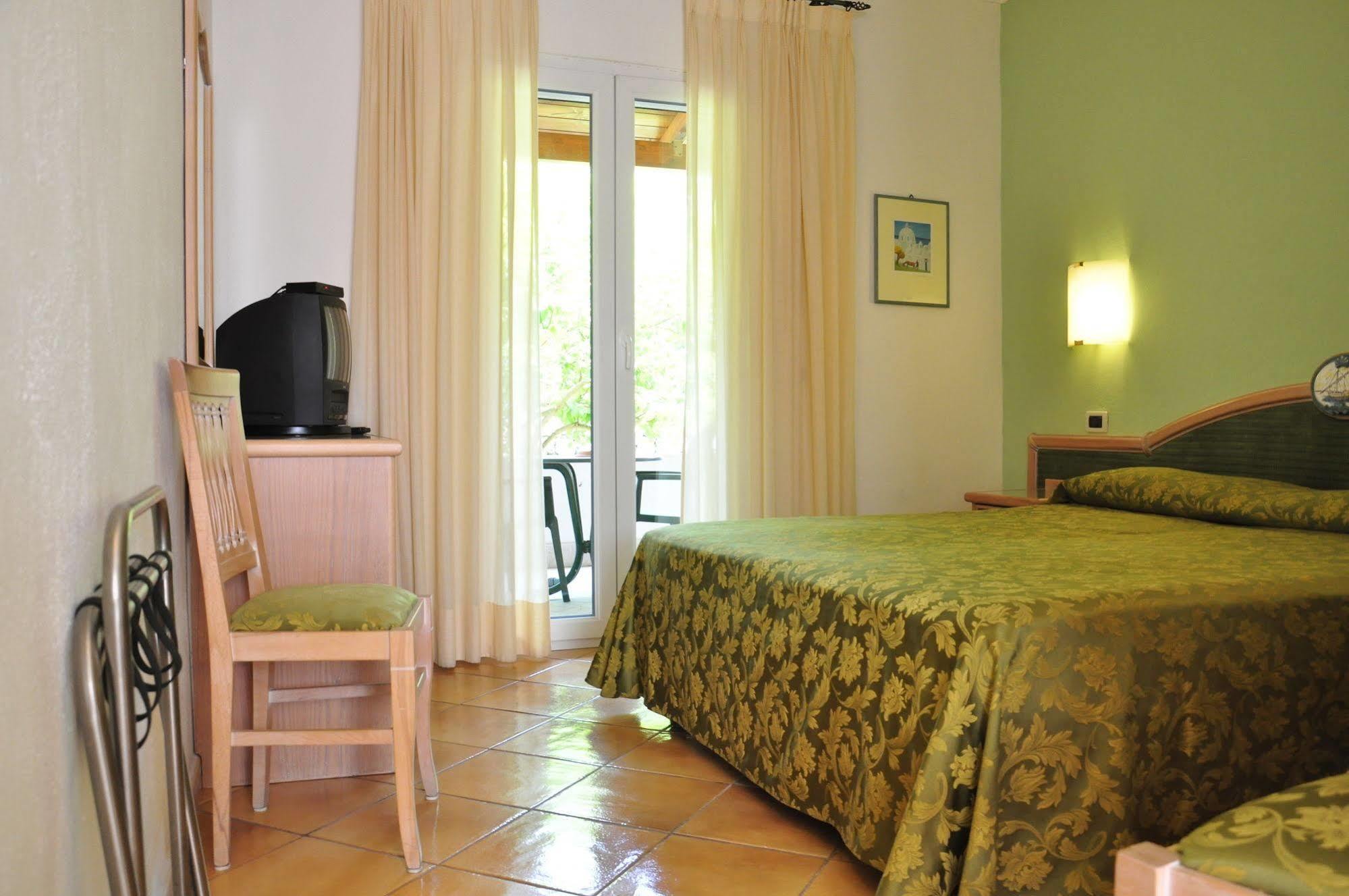 Hotel La Marticana Искья Экстерьер фото