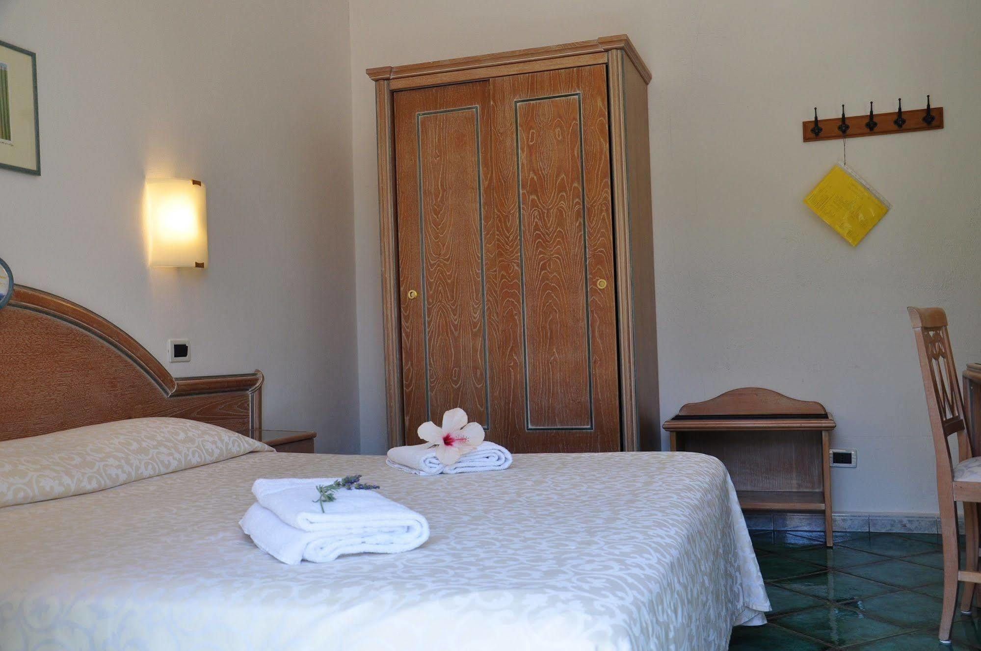 Hotel La Marticana Искья Экстерьер фото